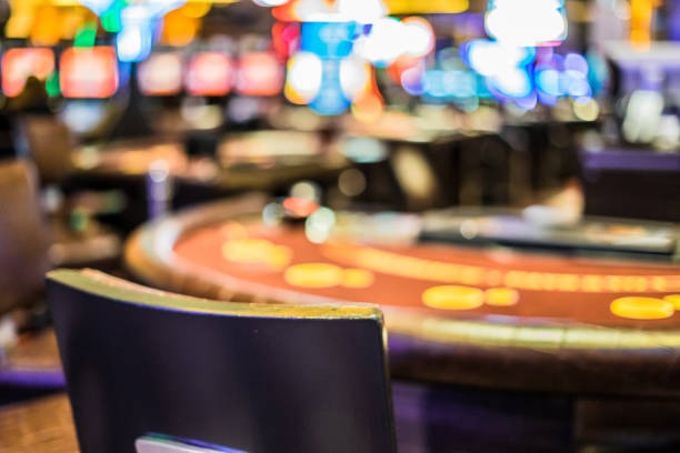 Live American Roulette wheel and dealer at direktur toto studio